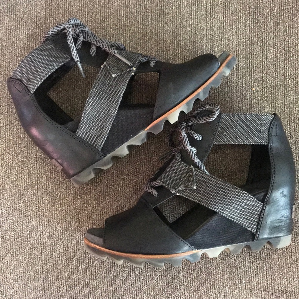 Almost new Sorel Wedges